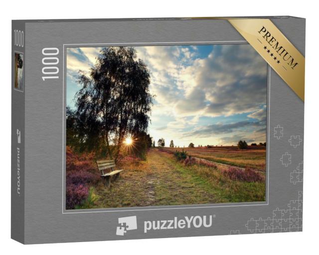 Puzzle 1000 Teile „Eine Bank im Sonnenschein: Lüneburger Heide, Niedersachsen“