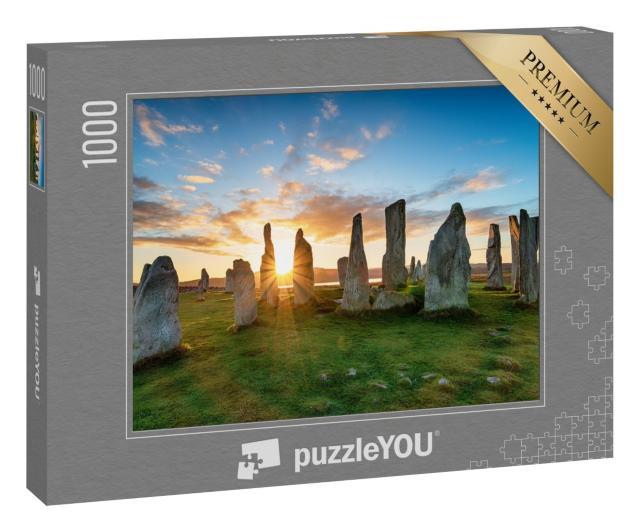 Puzzle 1000 Teile „Mystischer Sonnenuntergang über dem Steinkreis von Callanish, Isle of Lewis, Schottland“