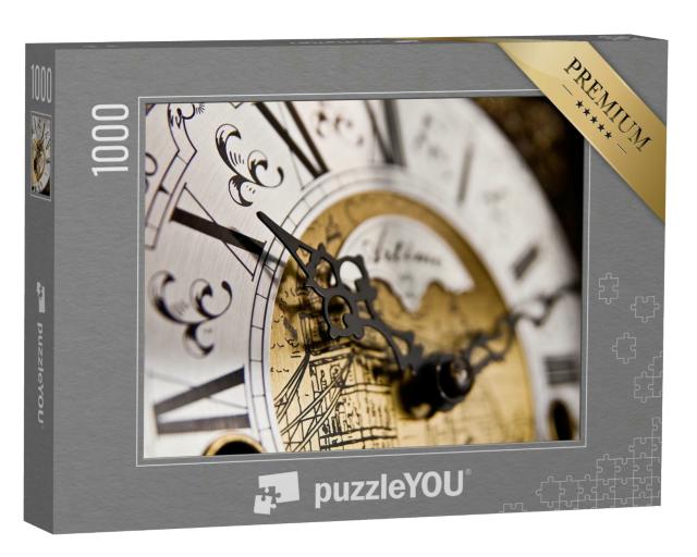 Puzzle 1000 Teile „Ein Pendeluhr-Zifferblatt im alten Stil “