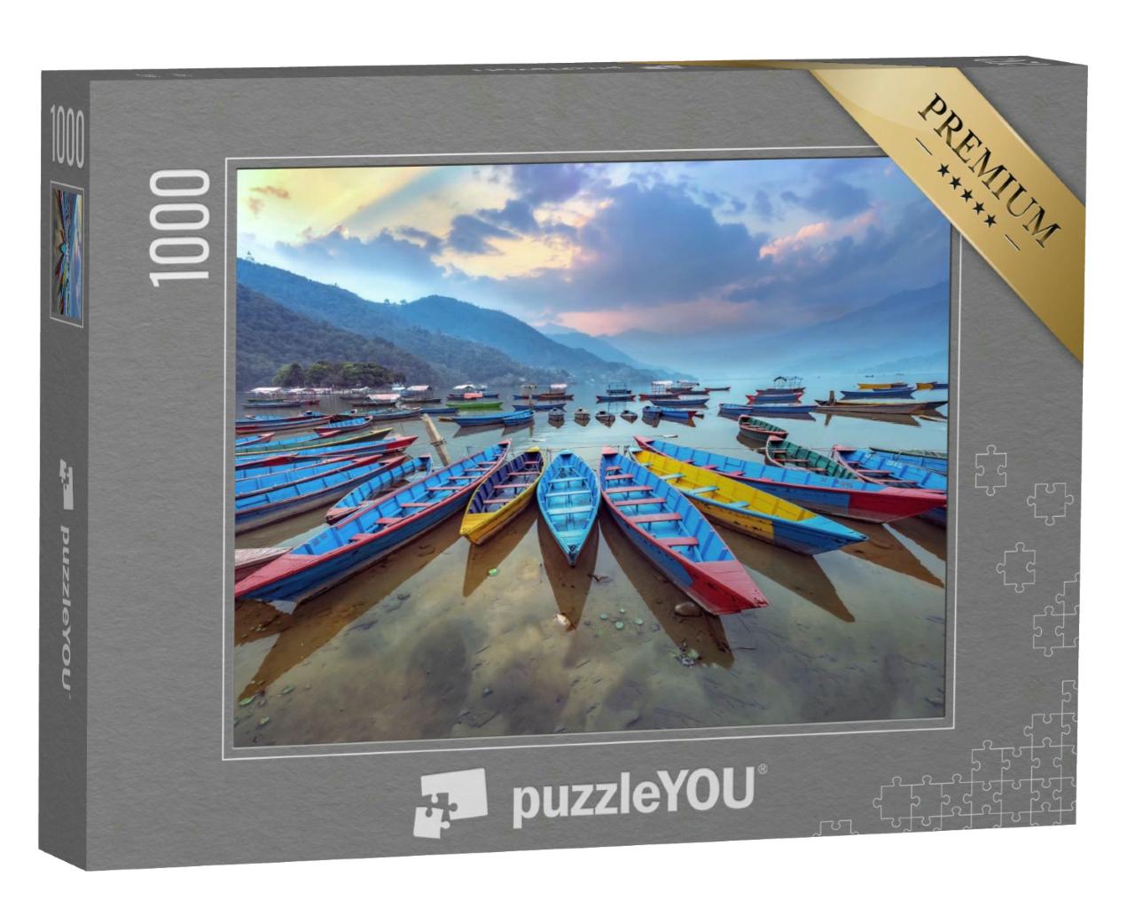 Puzzle 1000 Teile „Typische bunte Ruderboote am Ufer des Phewa-Sees, Nepal“
