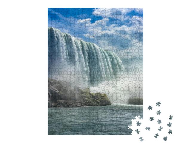 Puzzle 1000 Teile „Die Niagarafälle unter einem bewölkten Himmel“