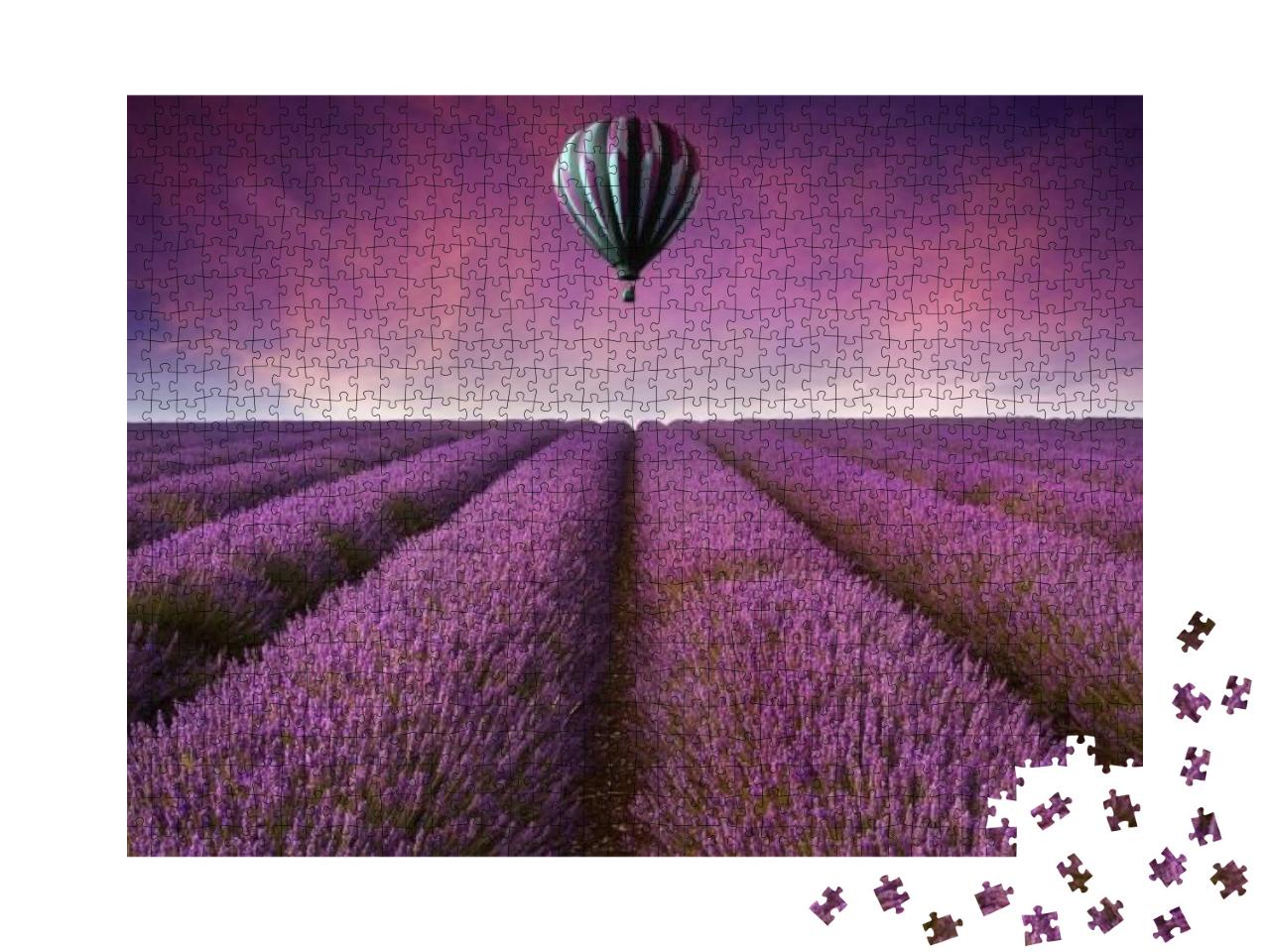 Puzzle 1000 Teile „Heißluftballon über einem unendlichen Lavendelfeld“