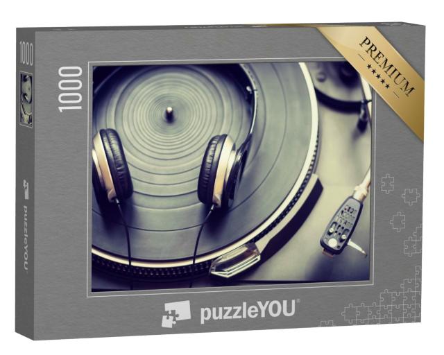 Puzzle 1000 Teile „Nahaufnahme eines Kopfhörers auf einem Plattenspieler“