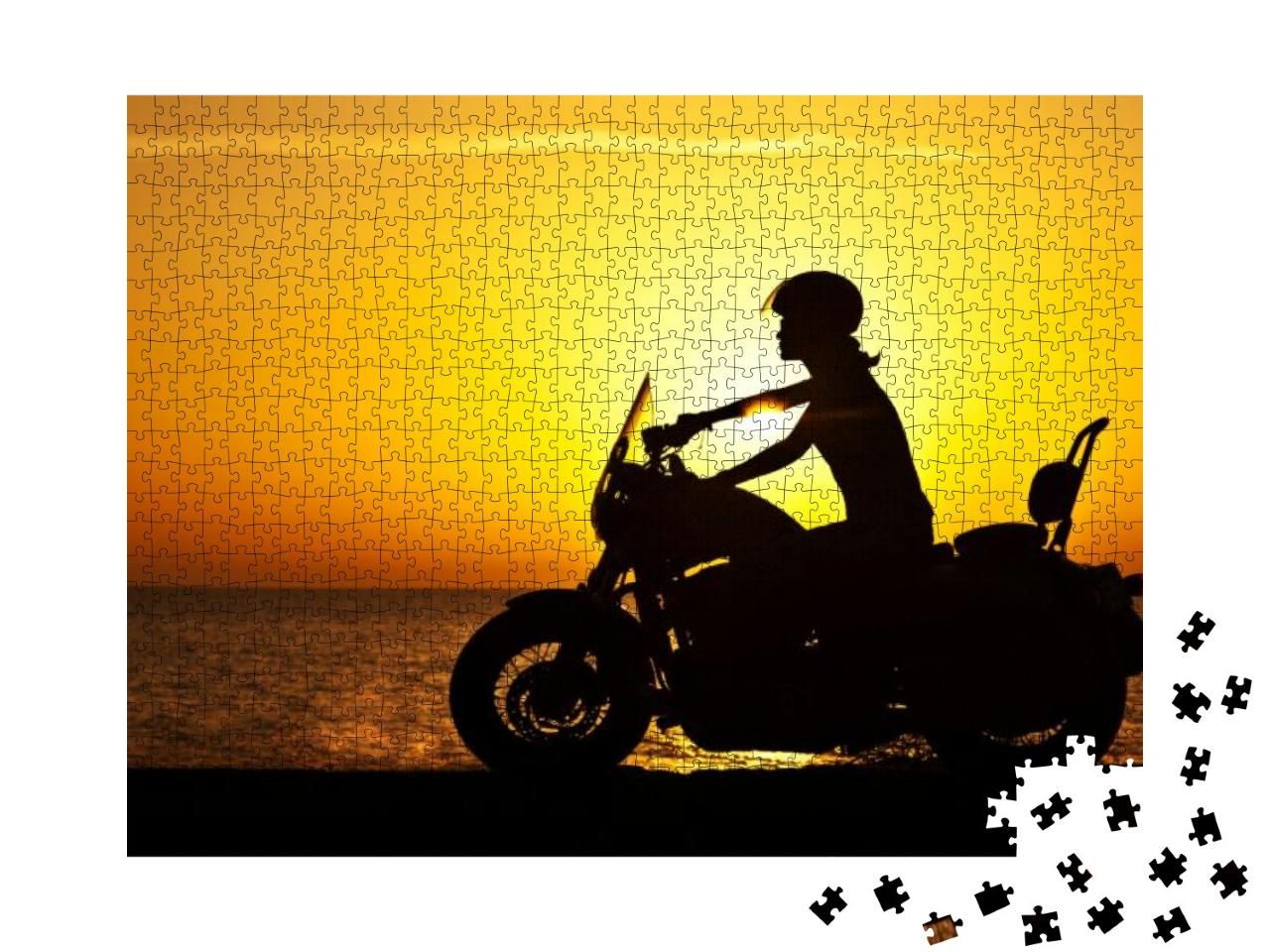 Puzzle 1000 Teile „Bikerin auf der Fahrt durch den Sonnenuntergang“
