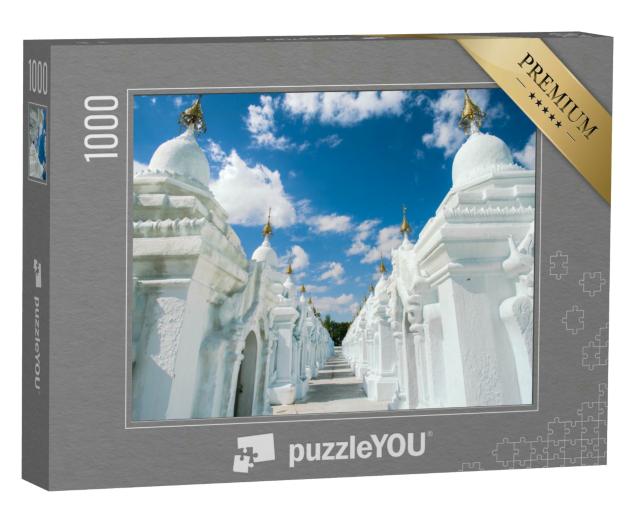Puzzle 1000 Teile „Wunderschöne weiße Kuthodaw-Pagode am Fuße des Mandalay Hill, Myanmar“
