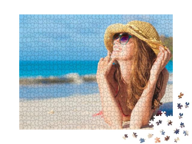 Puzzle 1000 Teile „Junge Frau in Bikini und Strohhut am tropischen Strand“