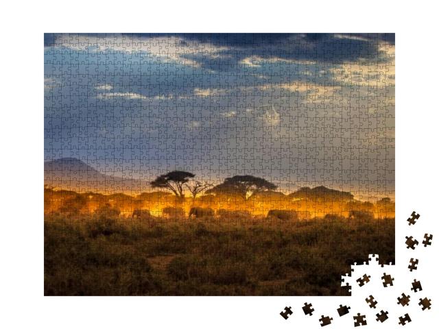 Puzzle 1000 Teile „Wanderung der Elefanten am Abend in der afrikanischen Savanne“