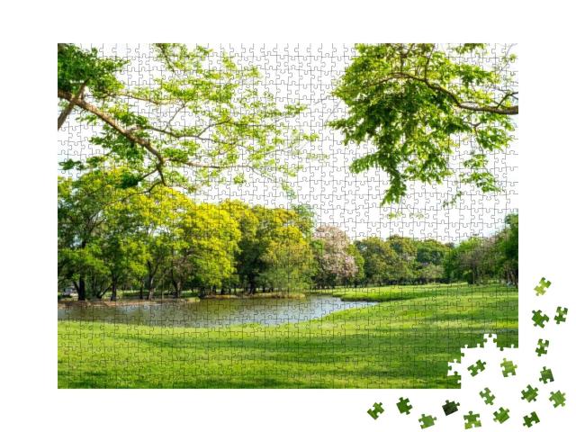 Puzzle 1000 Teile „Malerischer Blick auf einen See im Park“