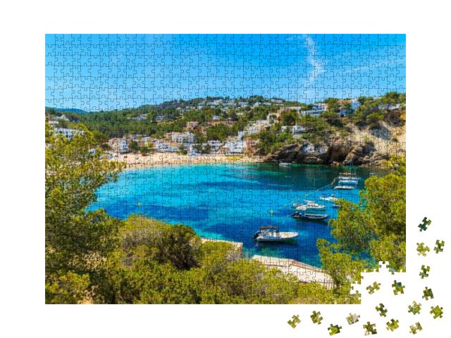 Puzzle 1000 Teile „Malerische Bucht Cala Vadella, Insel Ibiza, Spanien“