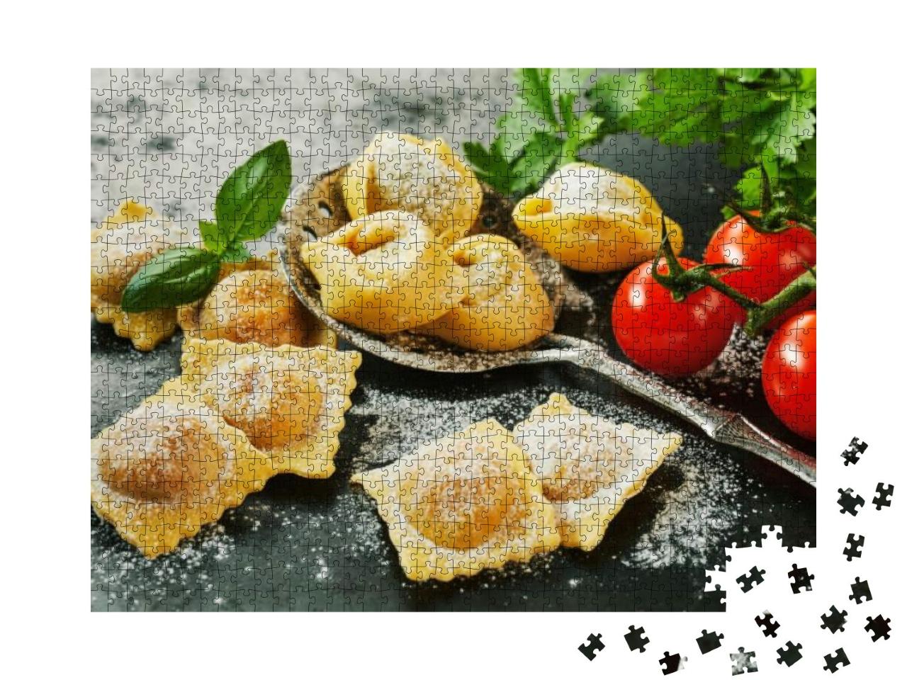 Puzzle 1000 Teile „Hausgemachte, frisch zubereitete italienische Ravioli und Tortellini“