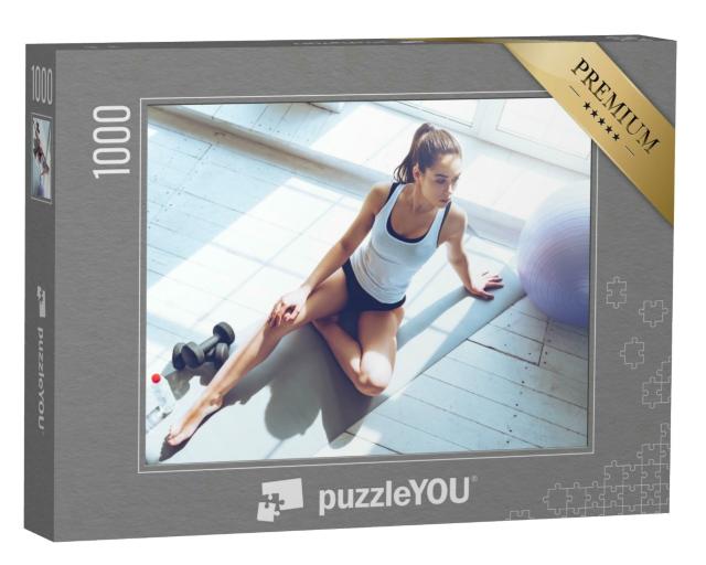 Puzzle 1000 Teile „Junge Frau entspannt nach dem Training“