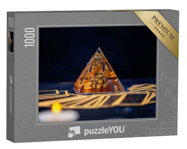 Puzzle 1000 Teile „Glaspyramide mit einem goldenen Frosch“