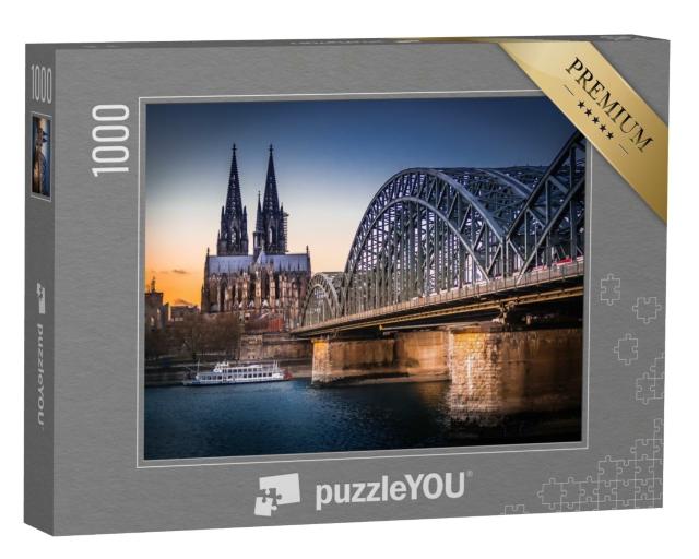 Puzzle 1000 Teile „UNESCO-Weltkulturerbe: Kölner Dom, im Vordergrund die Hohenzollernbrücke“