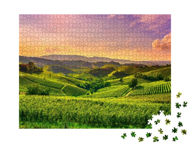 Puzzle 1000 Teile „Sonnenuntergangspanorama der Langhe-Weinberge “