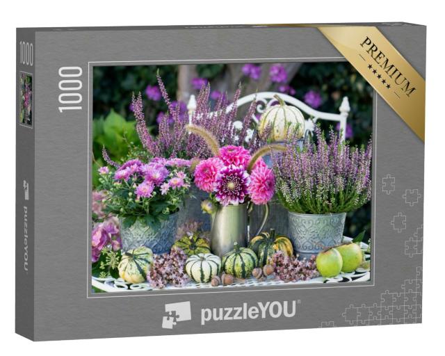 Puzzle 1000 Teile „Gartendekoration aus rosa Dahlien, Herbstblumen und Kürbissen“