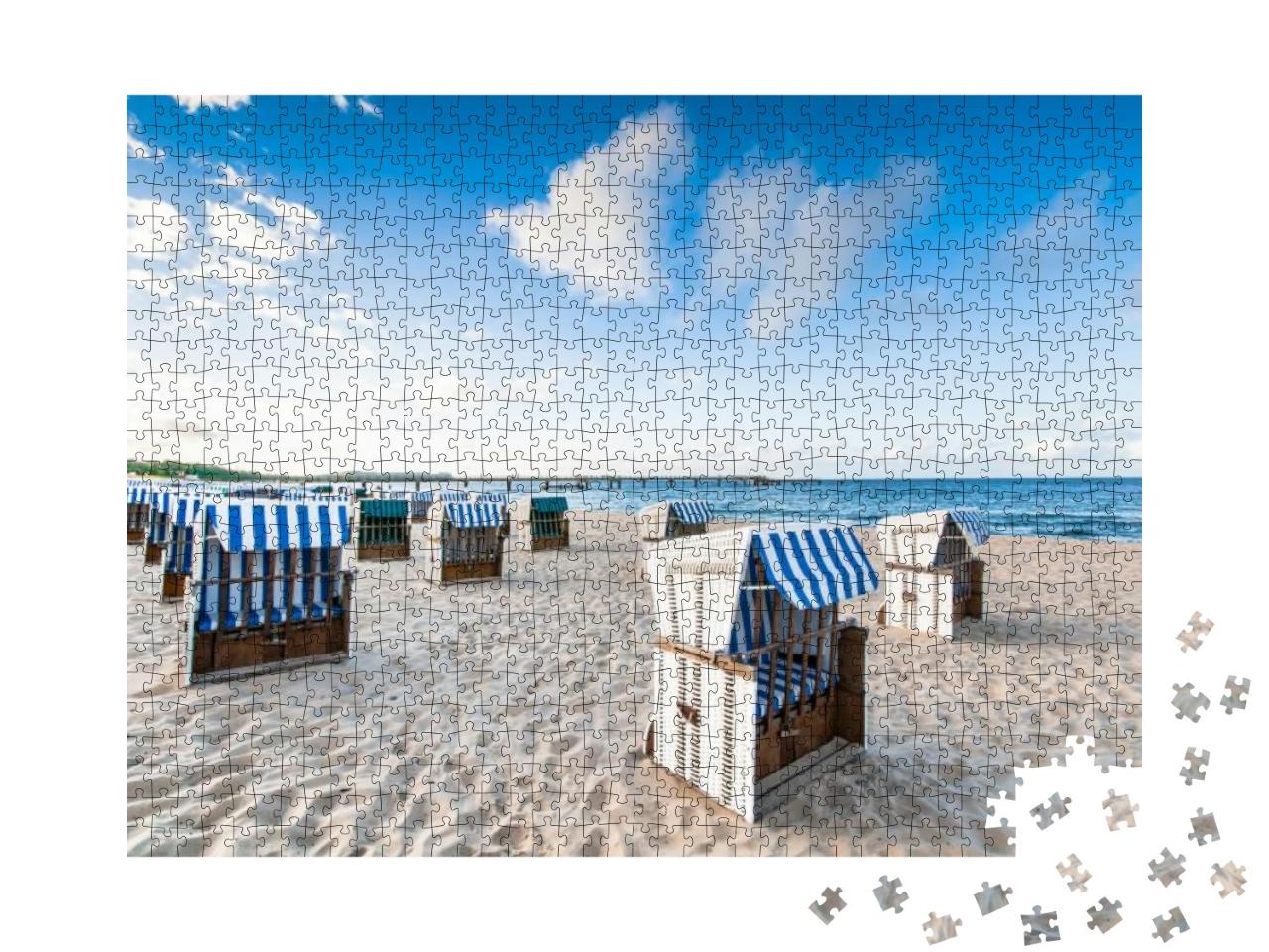 Puzzle 1000 Teile „Strandkörbe am leeren Sandstrand an der Ostsee“