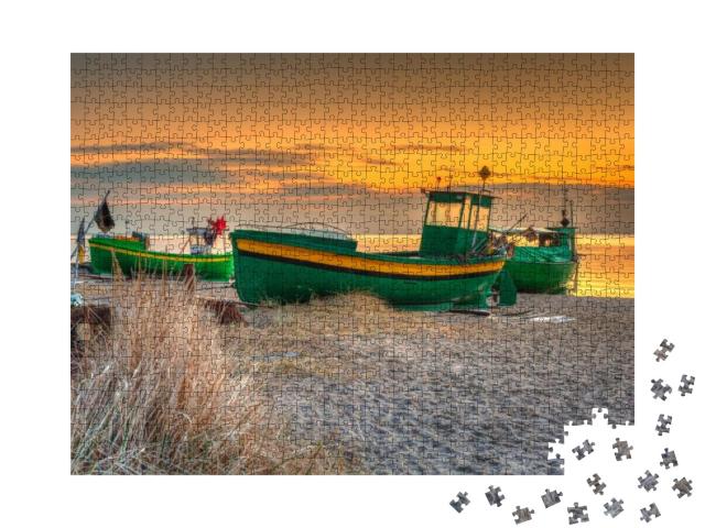 Puzzle 1000 Teile „Fischerboote am Ostseestrand bei Sonnenaufgang, Gdynia Orlowo, Polen“