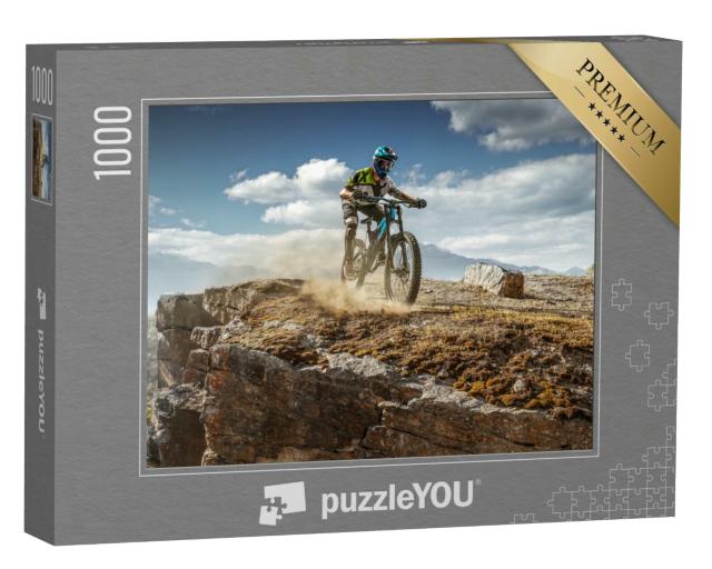 Puzzle 1000 Teile „Mountainbiker über dem Abhang“