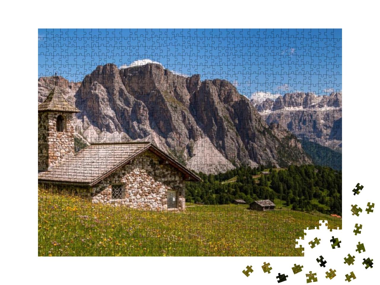 Puzzle 1000 Teile „Bergkapelle vor der Sellagruppe, Alp Seceda, Dolomiten, Südtirol“