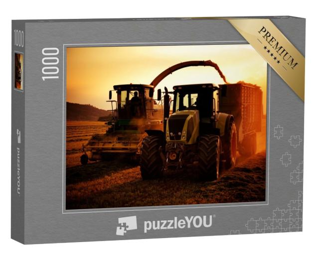 Puzzle 1000 Teile „Traktoren auf einem Acker bei Sonnenuntergang“