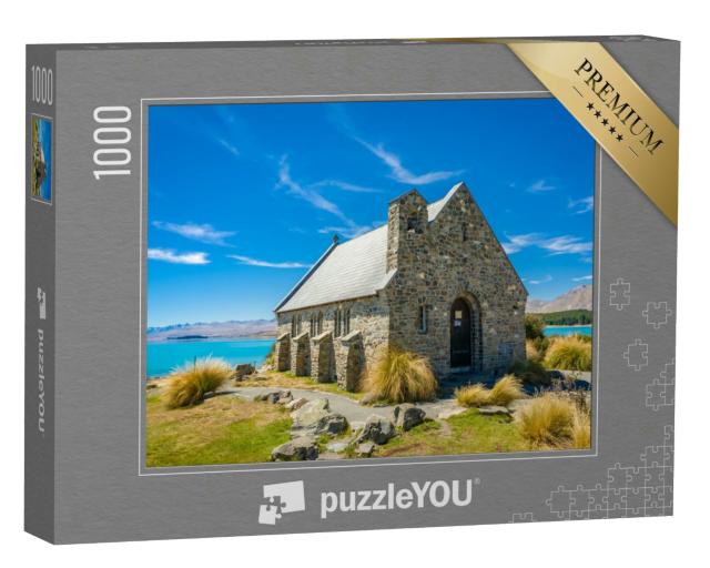 Puzzle 1000 Teile „Idyllische kleine Steinkirche an einem türkisfarbenen See“
