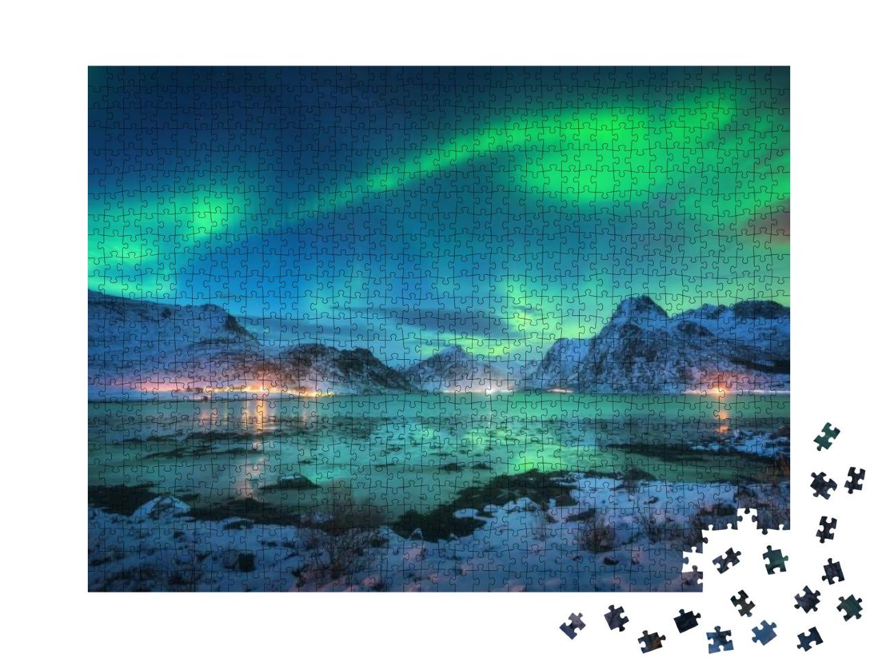 Puzzle 1000 Teile „Polarlicht über der Meeresküste mit schneebedeckten Bergen, Lofoten“