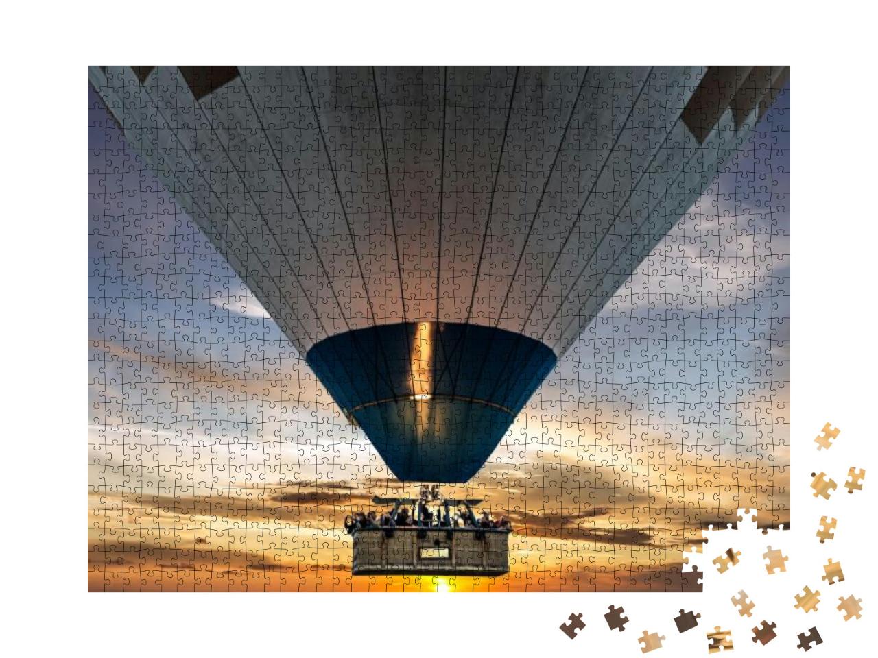 Puzzle 1000 Teile „Nahaufnahme: Heißluftballon mit Passagierkorb am Himmel“