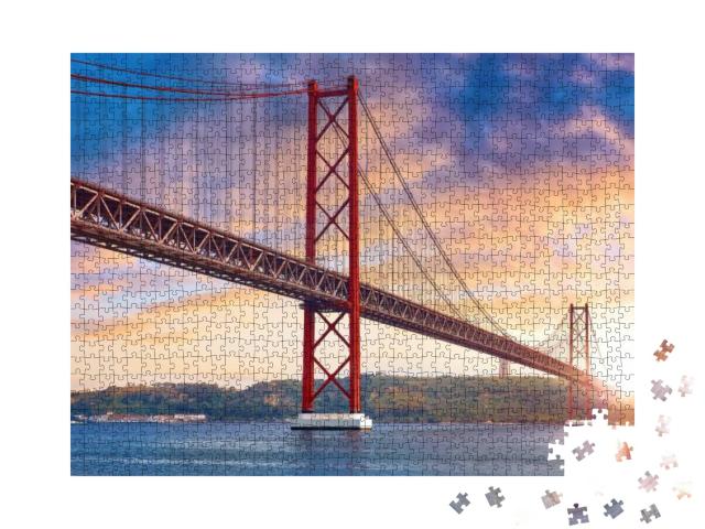 Puzzle 1000 Teile „Ponte 25 de Abril über dem Fluss Tejo in Lissabon, Portugal“