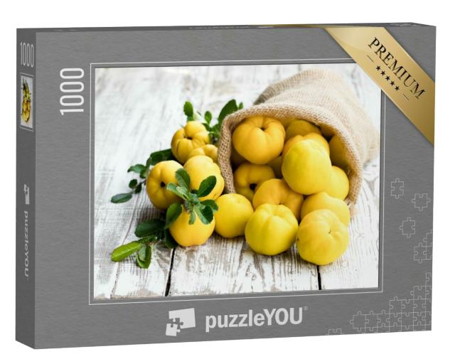 Puzzle 1000 Teile „Frische Quittenfrüchte auf weißem Holztisch“