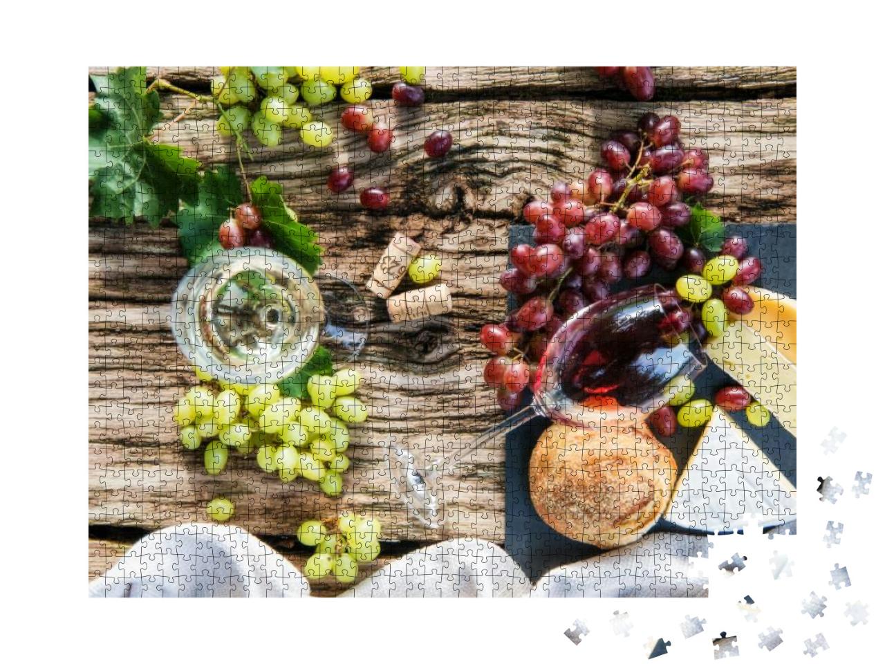 Puzzle 1000 Teile „Weinpicknick mit einem Glas Rotwein, Käse und Trauben“