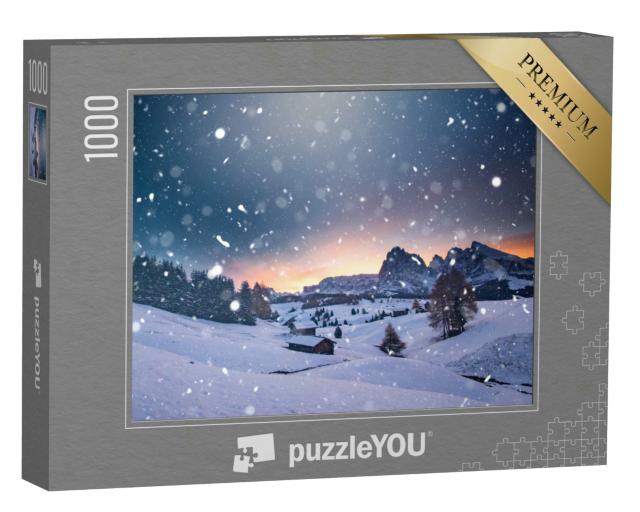 Puzzle 1000 Teile „Kleine winterliche Hütte im magischen Sonnenuntergang, Seiser Alm, Italien“