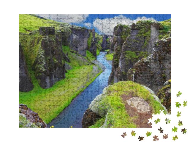 Puzzle 1000 Teile „Nimmerland Island - der malerische Canyon Fjadrargljufur“