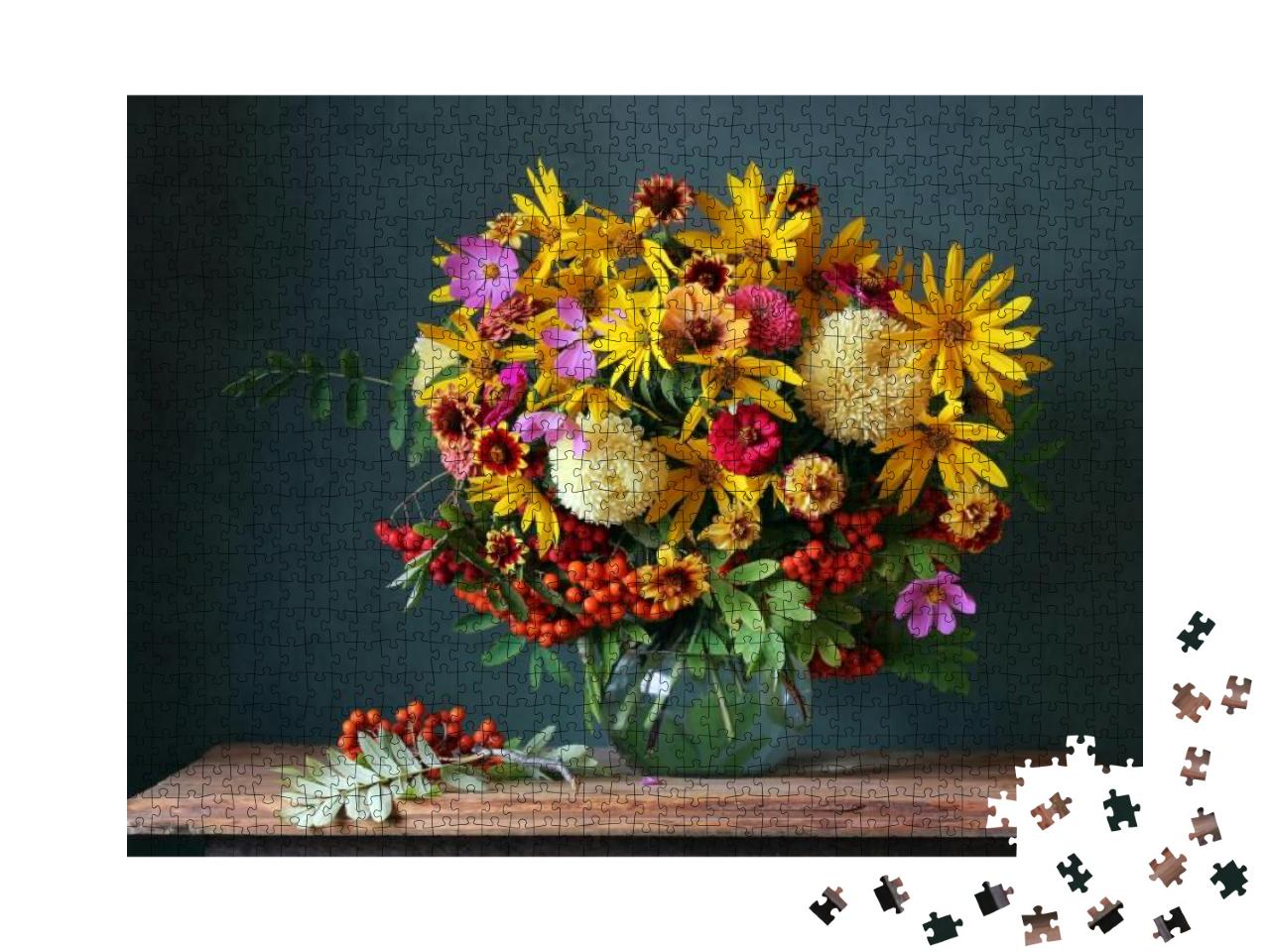 Puzzle 1000 Teile „Herbststrauß mit schönen Gartenblumen und Ebereschenzweigen“