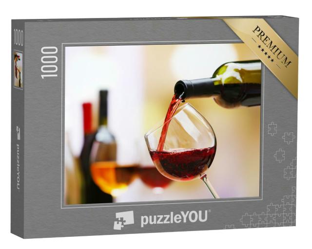 Puzzle 1000 Teile „Rotwein fließt in ein Weinglas als Nahaufnahme “