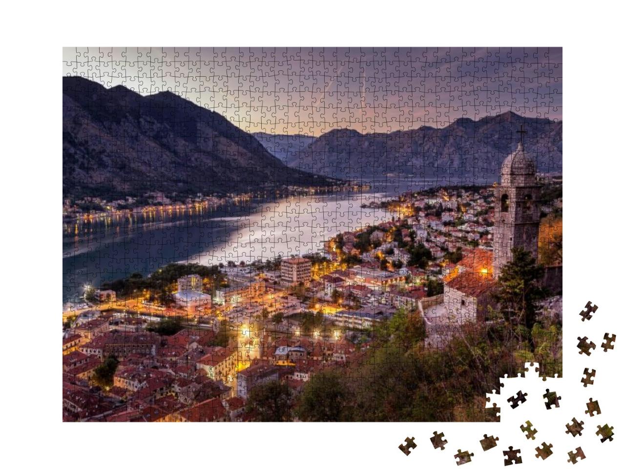 Puzzle 1000 Teile „Montenegro: Stadt Kotor in der Dämmerung“