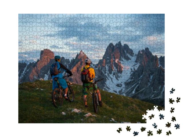 Puzzle 1000 Teile „Mit dem Fahrrad auf dem Berggipfel“