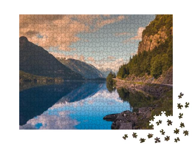 Puzzle 1000 Teile „Sommerlicher Hardangerfjord bei Trolltunga, Norwegen“