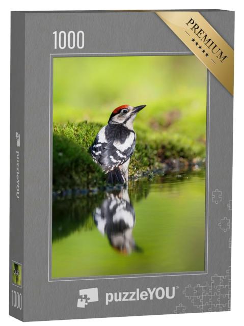 Puzzle 1000 Teile „Buntspecht beim Trinken“