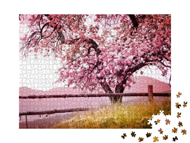 Puzzle 1000 Teile „Wunderschön blühender, uralter Baum in den Bergen“