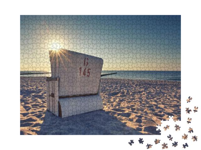 Puzzle 1000 Teile „Sonnenuntergang mit weißem Strandkorb an der Ostsee“