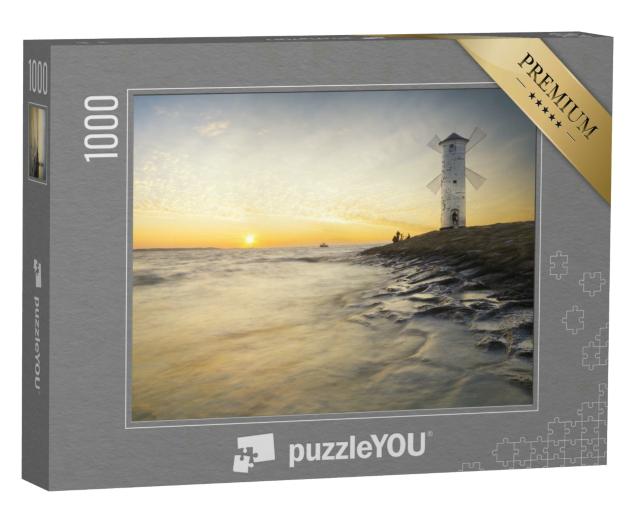 Puzzle 1000 Teile „Leuchtturm mit Windmühlenflügeln an der Ostsee in Polen“