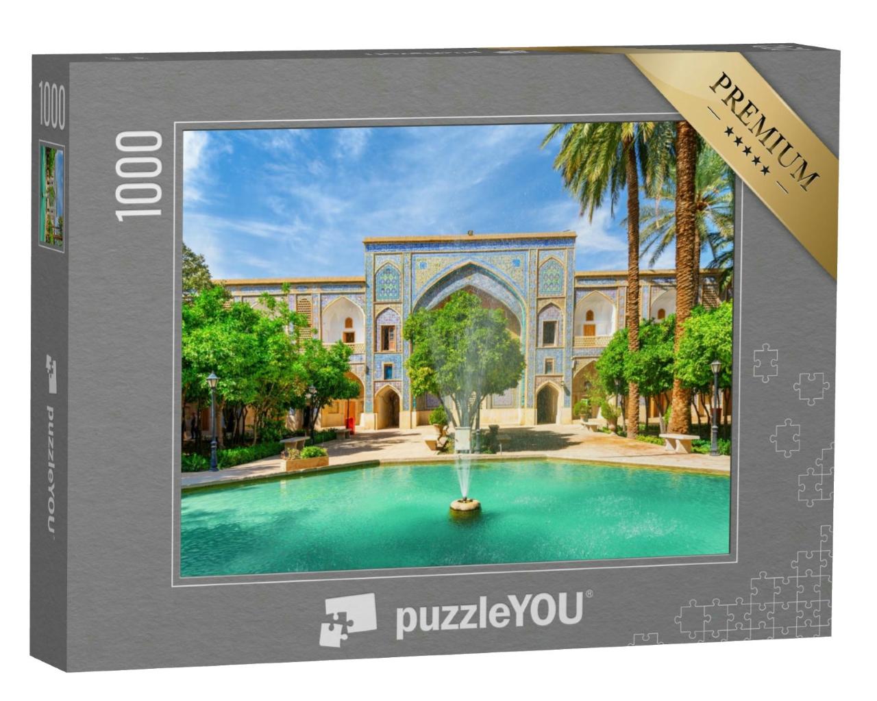 Puzzle 1000 Teile „Hof mit grünem Garten in Madrese e-Khan in Shiraz, Iran“