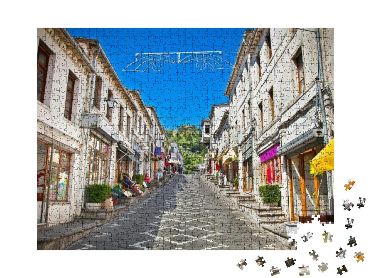 Puzzle 1000 Teile „Stadt Gjirokasteron in Albanien, UNESCO-Weltkulturerbe“