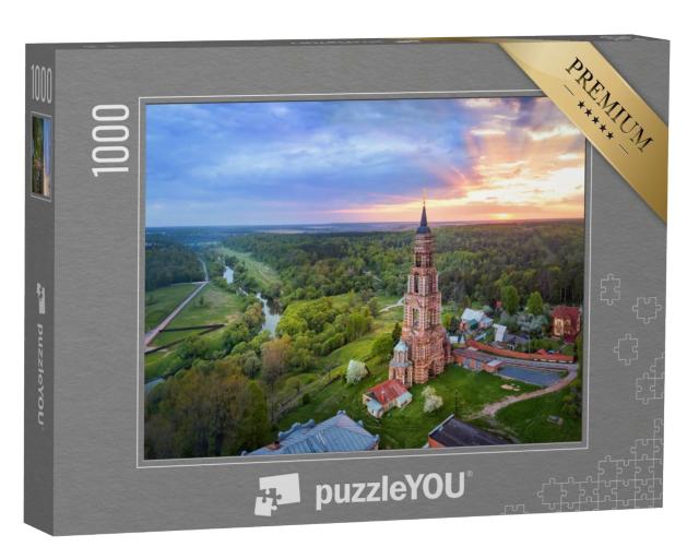Puzzle 1000 Teile „Glockenturm auf der Iwanowa Gora, Glubokowo an der Nara, Moskauer Oblast, Russland“