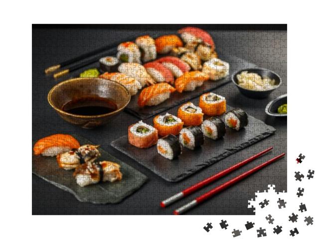 Puzzle 1000 Teile „Frisches Sushi auf schwarzem Schiefer“