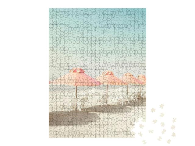 Puzzle 1000 Teile „Sommerstrand mit pastelligen Sonnenschirmen“