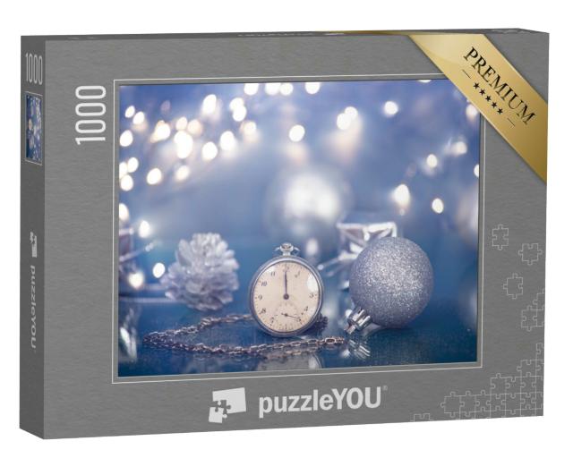 Puzzle 1000 Teile „Eine Taschenuhr kurz vor Mitternacht mit Weihnachtsdekoration“