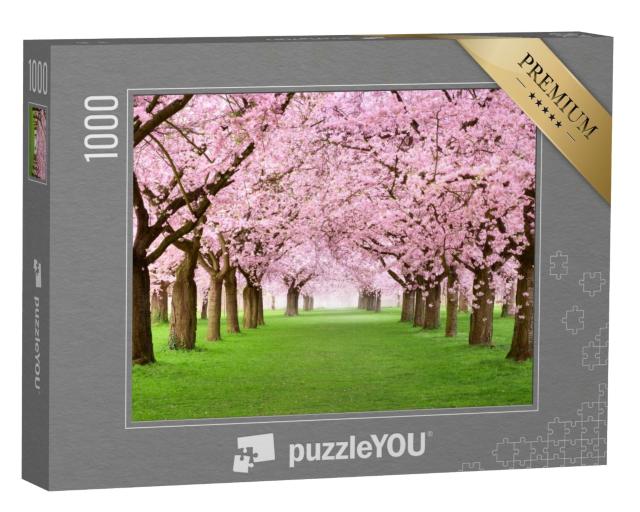 Puzzle 1000 Teile „Ziergarten mit majestätisch blühenden Kirschbäumen auf frischem grünen Rasen“