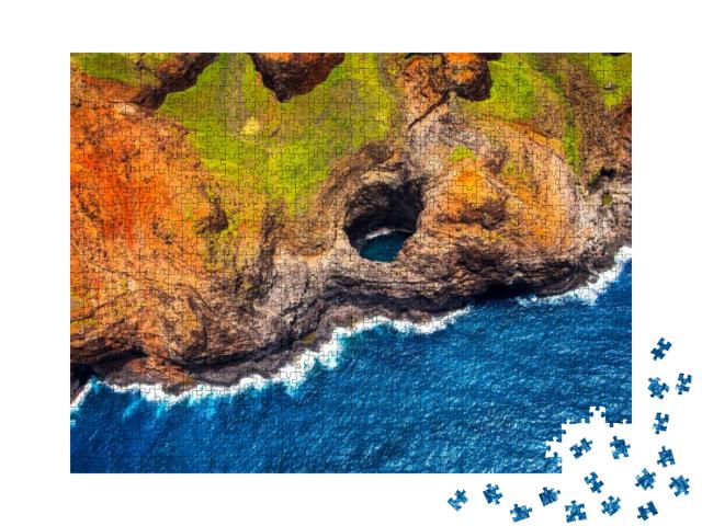 Puzzle 1000 Teile „Luftaufnahme der Na-Pali-Küste mit offener Höhle, Kauai, Hawaii“