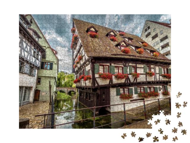 Puzzle 1000 Teile „Schiefes Haus im mittelalterlichen Viertel der Stadt Ulm“